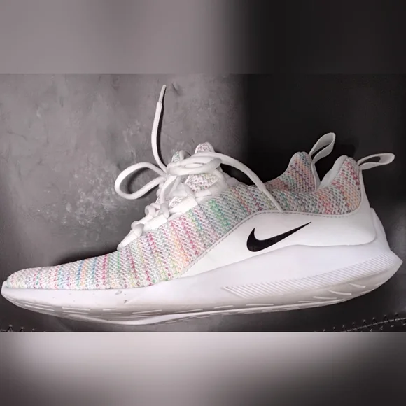 Nike Kids Size 6.5 White Sneakers Lightweight Breathable Design - Picture 6 of 8